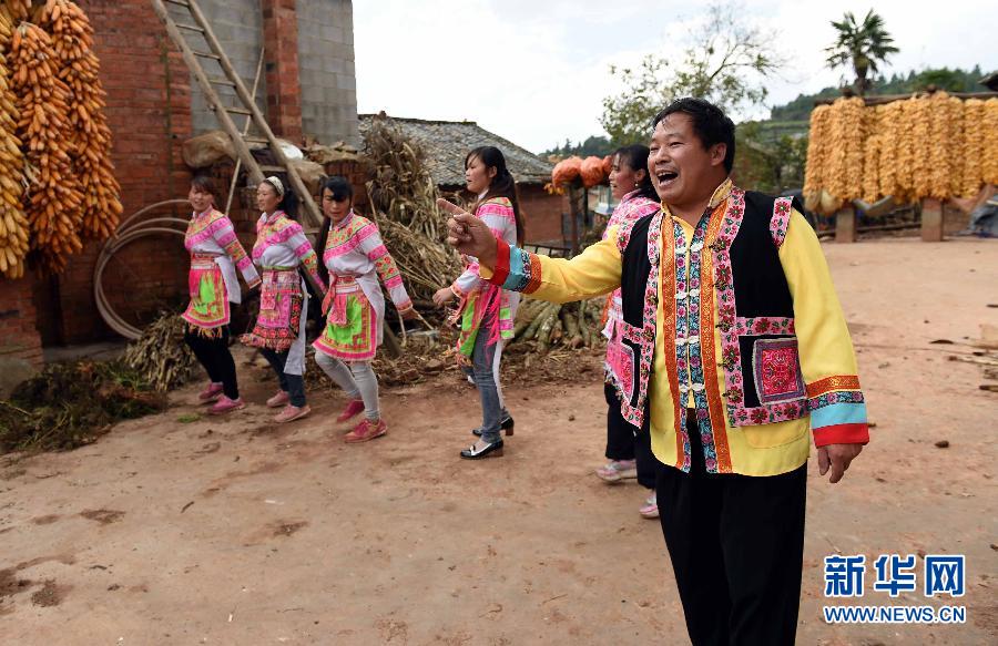 （文化）（1）彝族民间艺人张立书和他的山村歌舞团