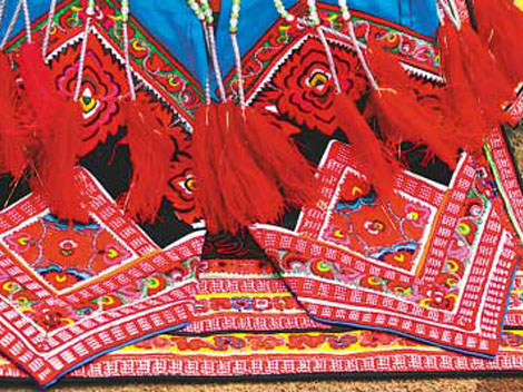 Costumes of Huayao, Yi Nationality Costumes of Huayao, Yi Nationality
