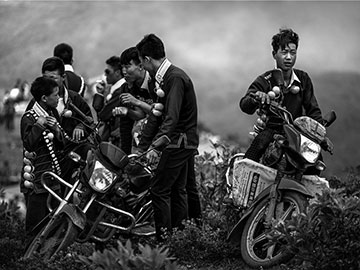 Photographers capture daily life of mountainous Yi people