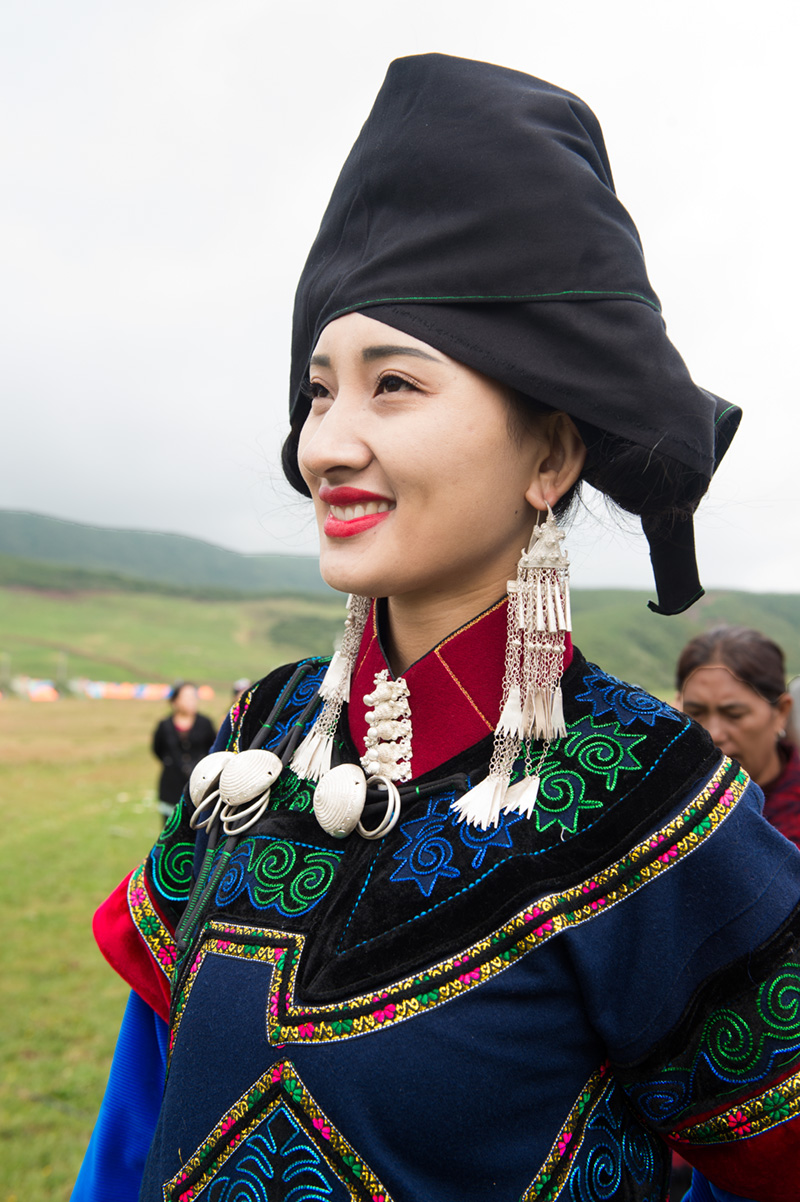 昭觉彝族妇女服饰 昭觉彝族妇女服饰