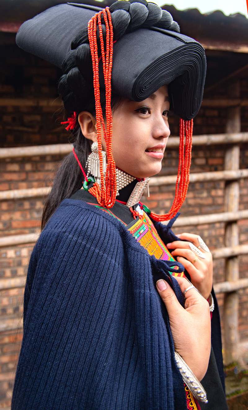 马边彝族妇女服饰 马边彝族妇女服饰