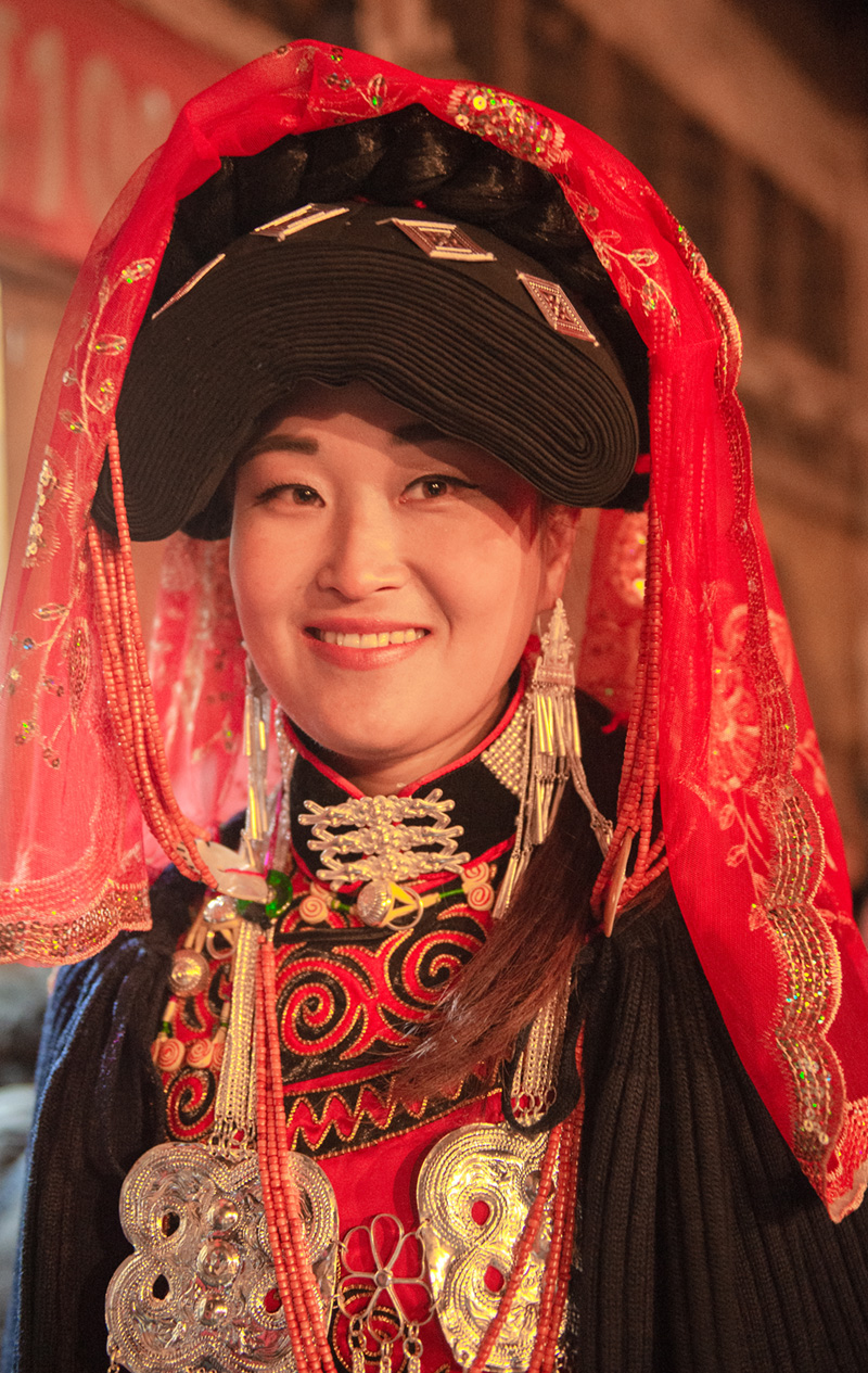 马边彝族新娘服饰 马边彝族新娘服饰