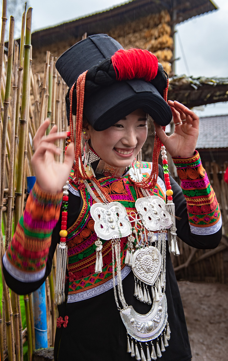 马边彝族妇女服饰 马边彝族妇女服饰