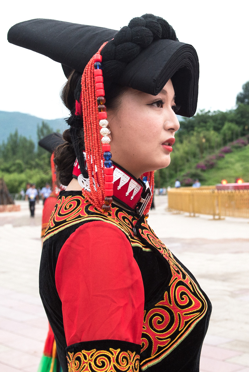 西昌彝族妇女服饰 西昌彝族妇女服饰
