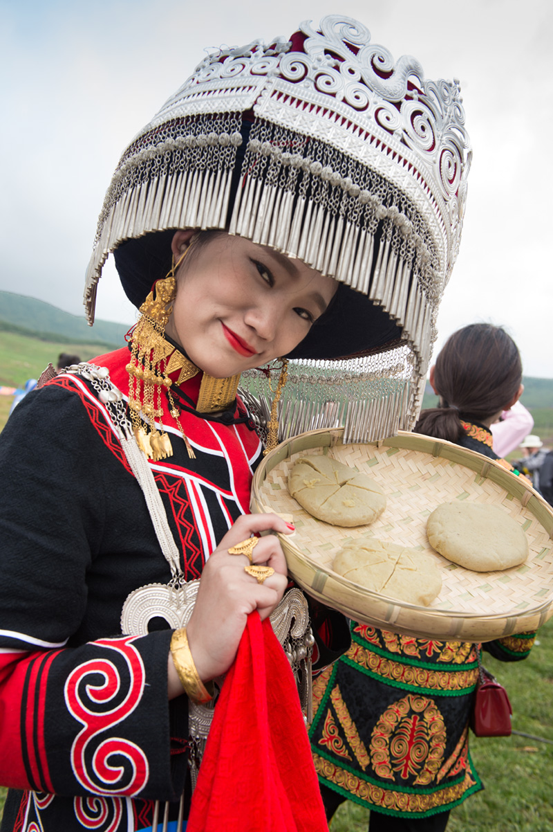 西昌彝族妇女服饰