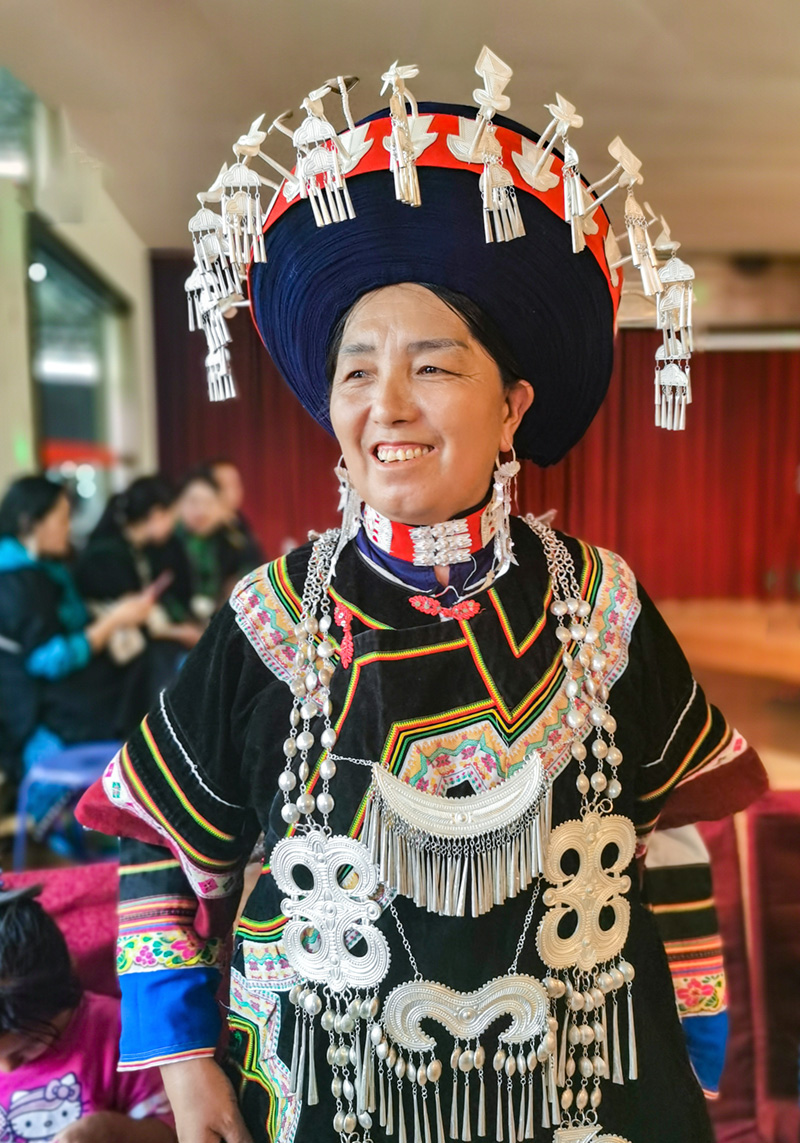 金阳沙马彝族妇女服饰 金阳沙马彝族妇女服饰