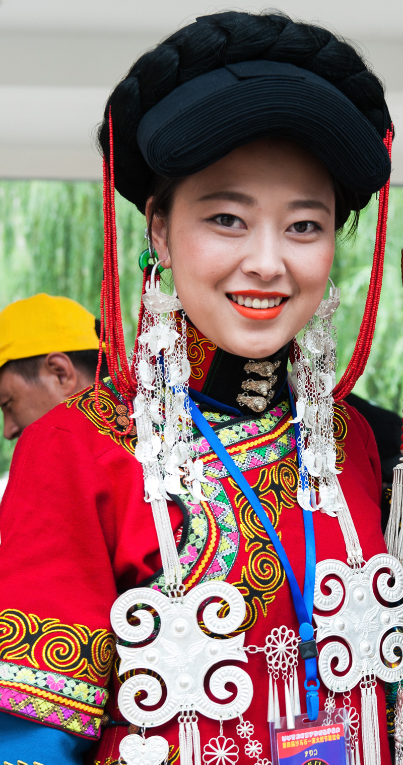 金阳彝族妇女服饰