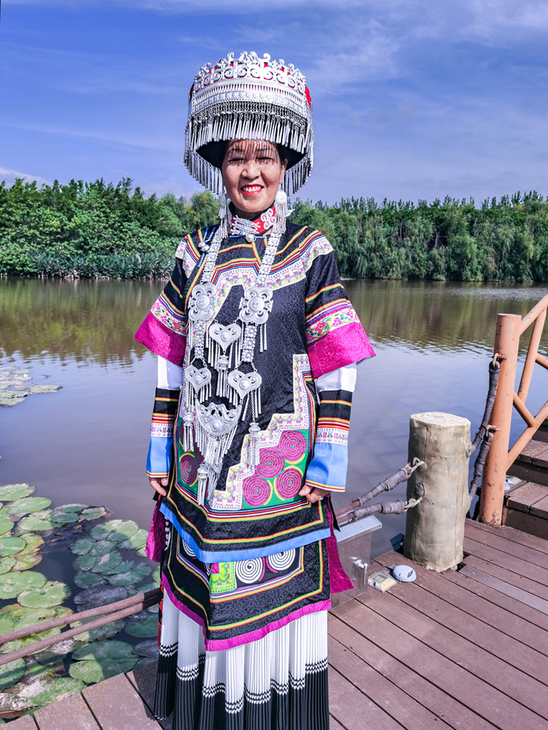 金阳沙马彝族妇女服饰 金阳沙马彝族妇女服饰