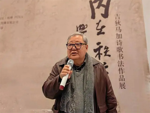 吉狄马加:血液中流淌着诗歌的因子